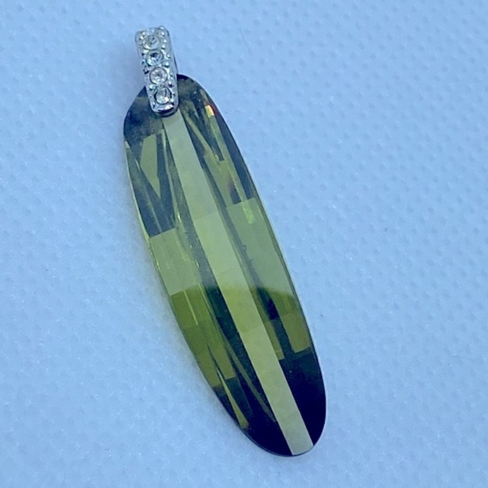 💛 Y2K White Gold Plated CZ & Green Crystal Pendant